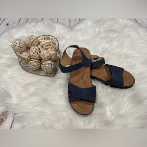 Soft Comfort Women’s Navy Leather Slingback Sandals Size 10